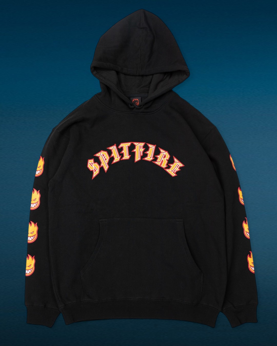 BUZO Spit fire Ropa and Roll web 5-Photoroom