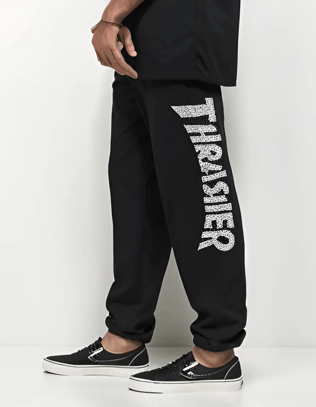 Jogger Thrasher ropa and roll 1