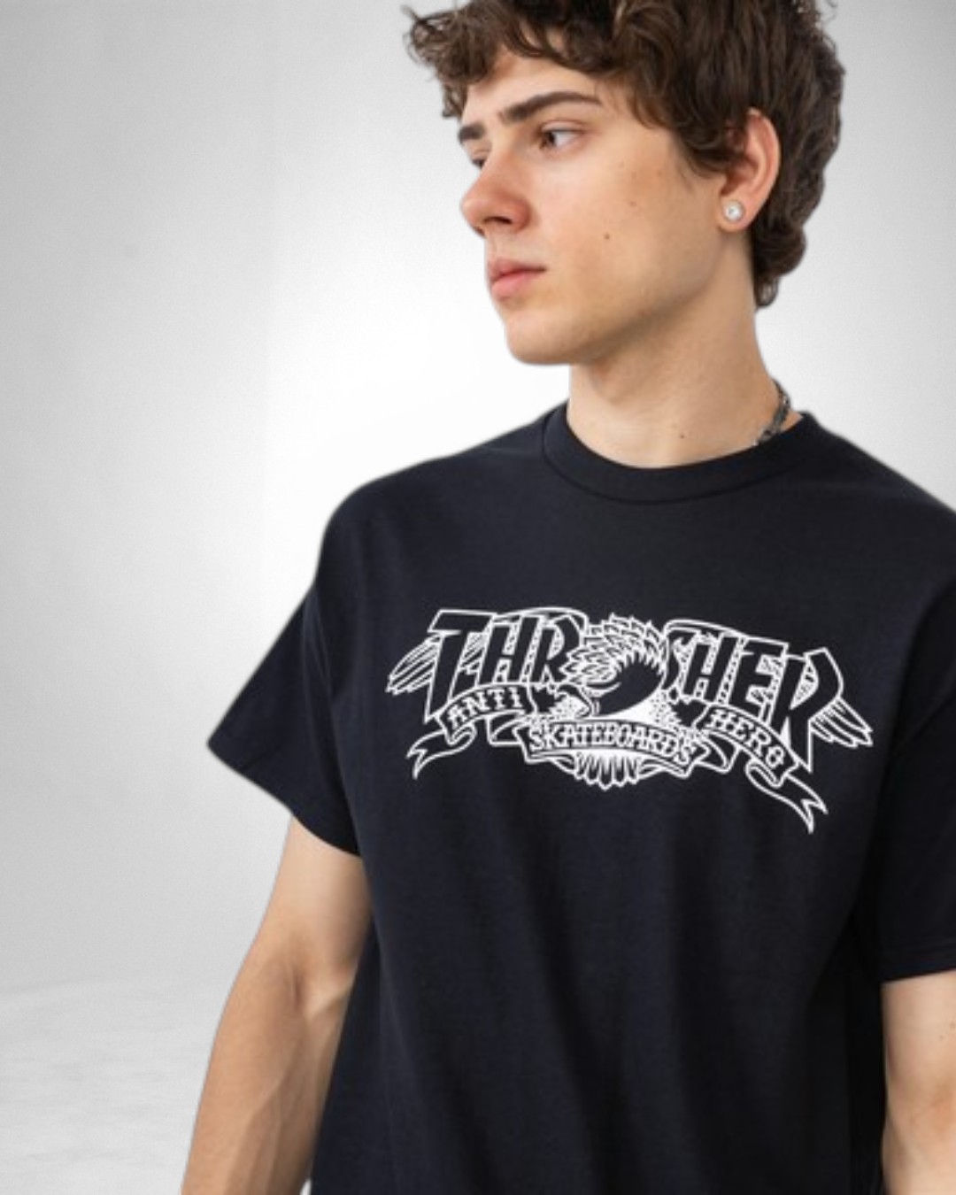 remera thrasher antihero mag banner ropa and roll web 2-Photoroom
